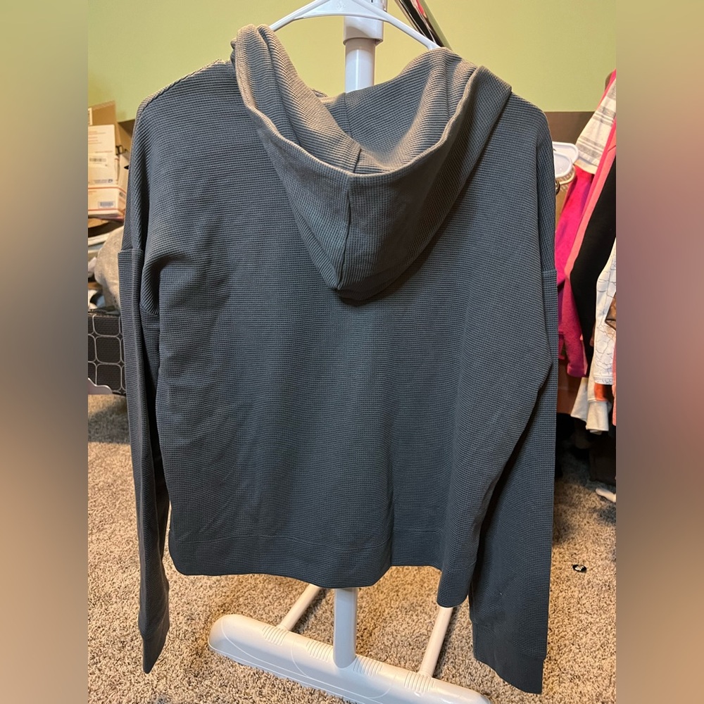 Vuori Charcoal bayside thermal Women's Hoodie - Picture 6 of 6